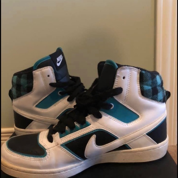 Nike sneakers - Picture 2 of 3